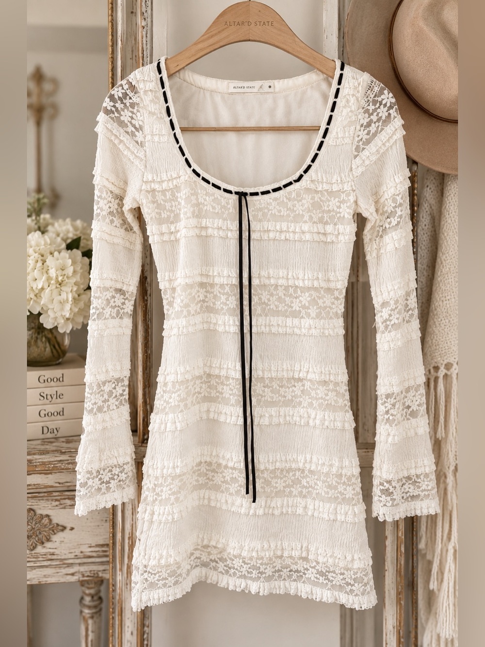 Altar'd State Cream Lace Mini Dress XS EUC‎ Western Romance Tiered Long Sleeve